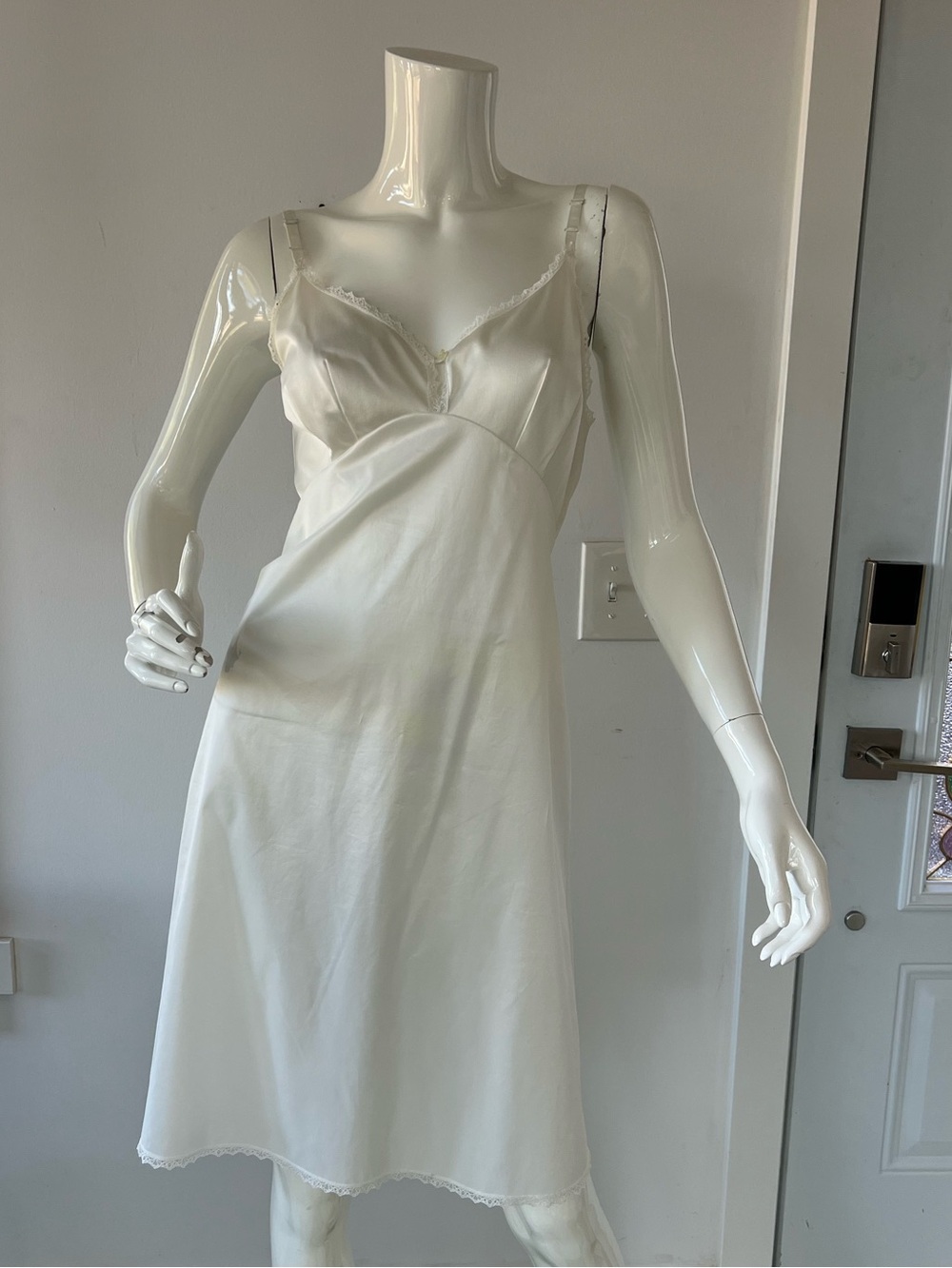 Vintage Vanity Fair Nylon  Slip dress Lingerie off-white size 34 feminine/
